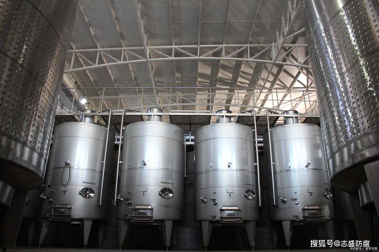 瀘州一酒廠發(fā)生火災(zāi):你知道酒廠都有哪些設(shè)備嗎?_釀酒_白.
