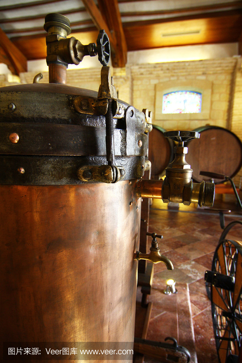 用來(lái)釀酒的舊工具